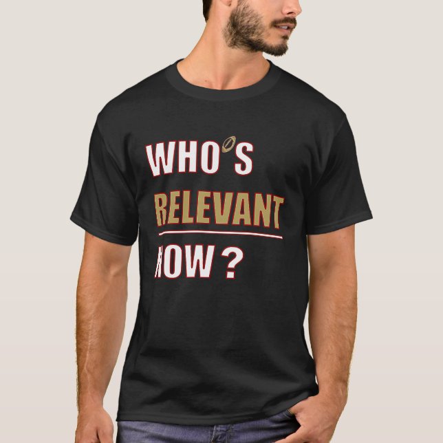 Camiseta Who's IrRelevant Now Game Day Red and Gold Team Fo (Anverso)
