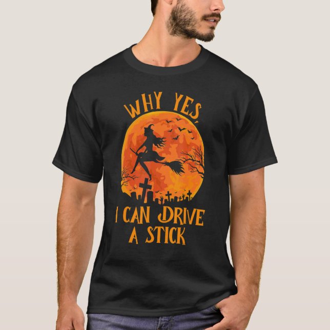 Camiseta Why Yes Actually I Can Drive a Stick  Halloween Wi (Anverso)