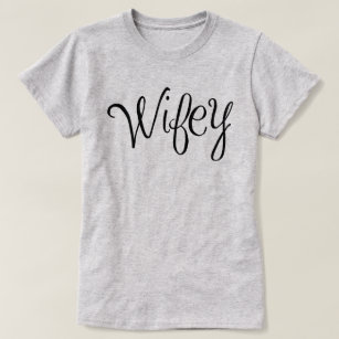 Camiseta Wifey Cute Black Script Gray Wommen