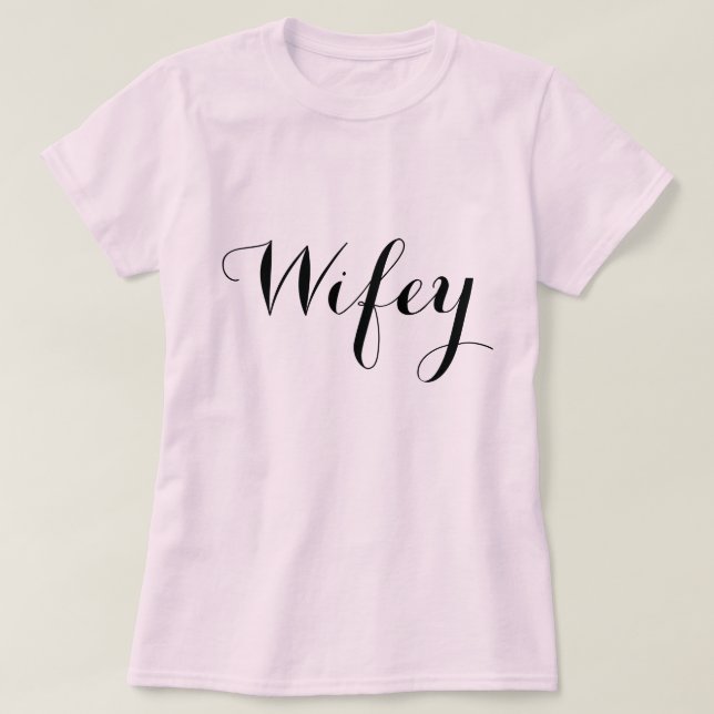 Camiseta Wifey Elegant Black Script Pink T-Shirt (Diseño del anverso)