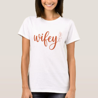 Camiseta Wifey Escritura Moderna para Mujer
