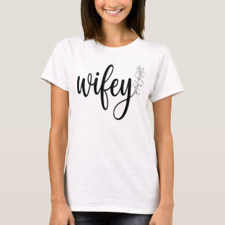 Camiseta Wifey Modern Script Blanco Mujer