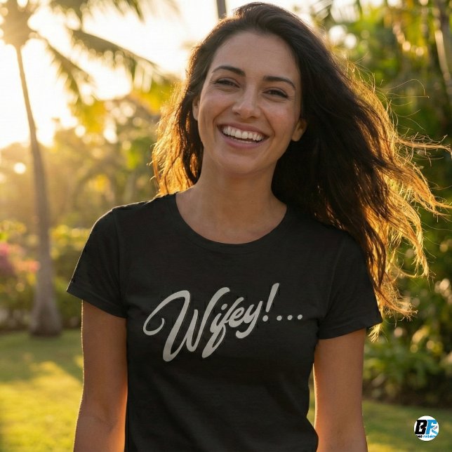Camiseta Wifey Moderno Guión Blanco Mujeres Negras (Subido por el creador)