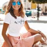 Camiseta Wifey mujeres blancas de escritura negra moderna<br><div class="desc">Camiseta simple y simple de "esposas" en un guión negro moderno. Hace una gran ducha de novia,  una fiesta de soltera o un regalo de boda para la futura Sra.</div>