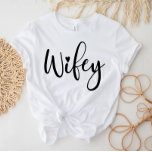 Camiseta Wifey White Modern Black Script mujeres T-Shirt<br><div class="desc">Camiseta "Wifey",  muy fina y de moda. Perfecto regalo de boda,  regalo de ducha,  cumpleaños o fiesta de soltera.</div>