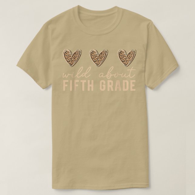 Camiseta Wild about 5th Grade Teacher Leopard Hearts Back t (Diseño del anverso)