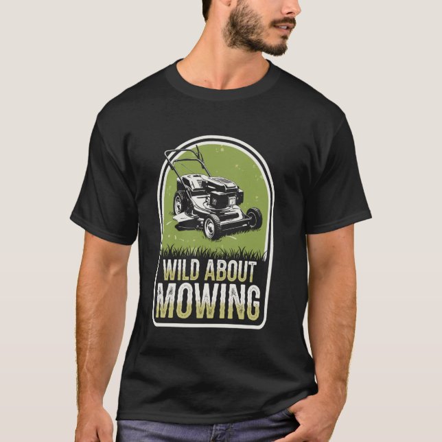 Camiseta Wild About Mowing Funny Lawn Mowing Lawn Mower (Anverso)