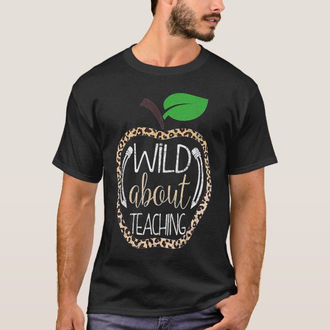 Camiseta Wild About Teaching Teacher fuera de servicio el ú (Anverso)