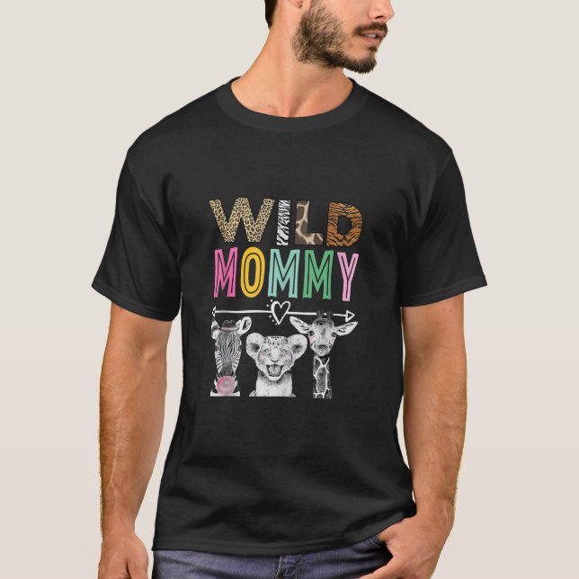 Camiseta Wild Mommy Zoo Theme Birthday Safari Jungle Matchi (Anverso)