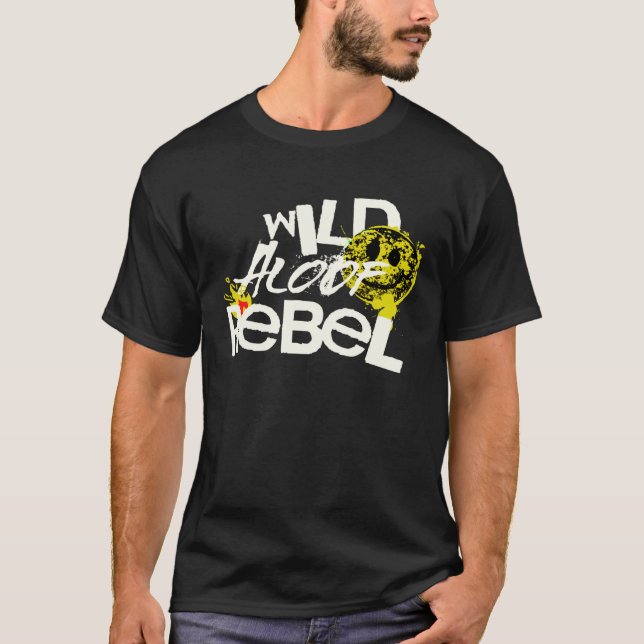 CAMISETA WILD REBEL ALOOF GRAPHIC GRUNGE TYPOGRAPHY (Anverso)