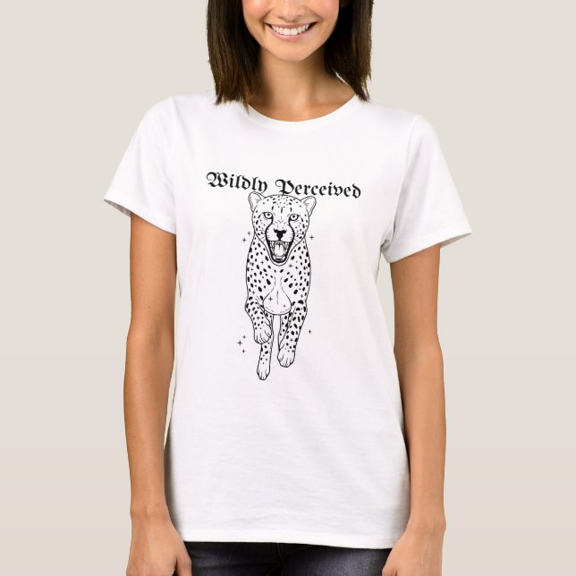 Camiseta Wildly Perceived — Cheetah Gothic Blackletter (Anverso)