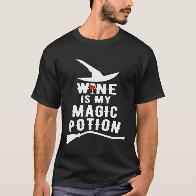 Camiseta Wine is My Magic Potion Funny Witch Halloween Drin (Anverso)