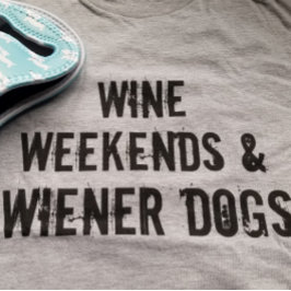 Camiseta Wine Weekends & Wiener Dogs Bella Canvas Shirt