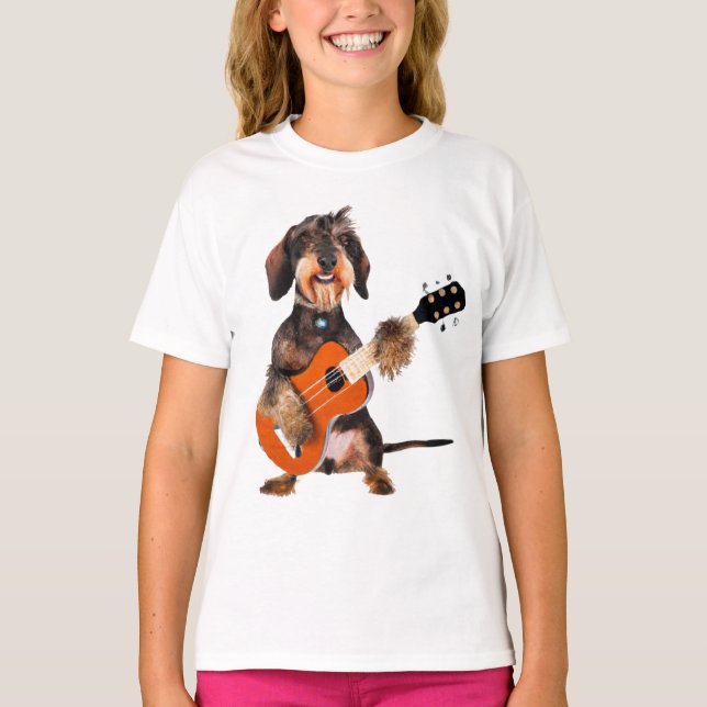Camiseta Wirehair Dachshund Tocando Guitarra Acústica (Anverso)