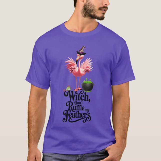 Camiseta Witch Don’t Ruffle My Feathers Halloween Flamingo (Anverso)