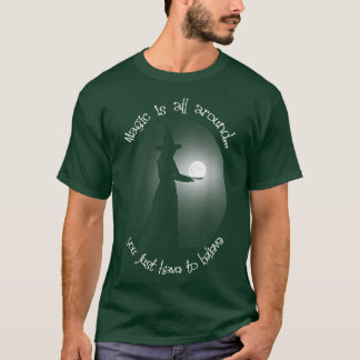 Camiseta Witch Holding Moon Magic está por todas partes