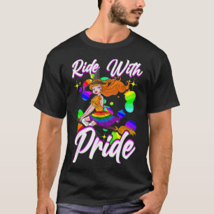 Camiseta Witch Ride With Pride LGBTQ Gay Lesbian Halloween 