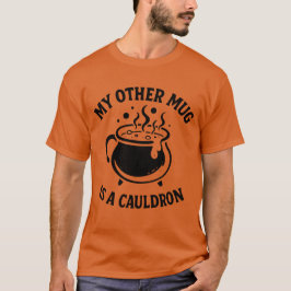 Camiseta Witchy Black Cauldron Design – Magical Potion Brew