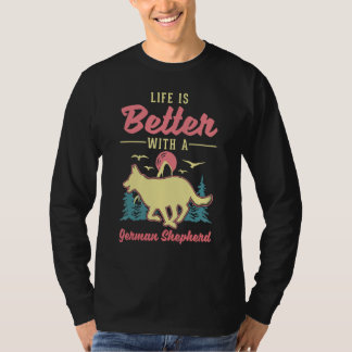 Camiseta with a German Shepherd