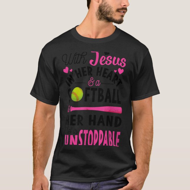 Camiseta With Jesus In Her Heart And A Softball She Is Unst (Anverso)