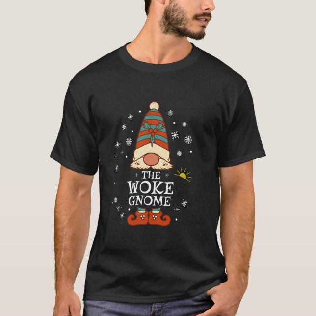 Camiseta Woke Gnome Xmas Family Matching Christmas Stay Pro (Anverso)