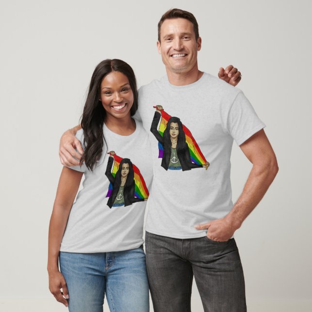 Camiseta Woman in a Peace T-shirt With a Rainbow Flag LGBTQ (Unisexo)