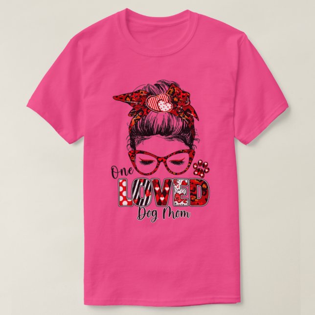 Camiseta Women Messy Bun Hair One Loved Dog Mom Valentine's (Diseño del anverso)
