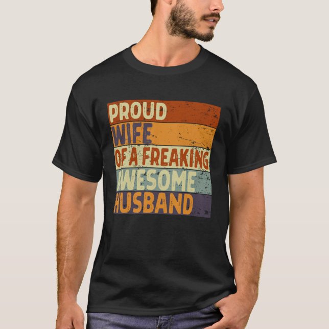Camiseta Women Proud Wife of A Freaking Awesome Hubby  Marr (Anverso)