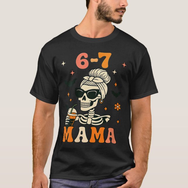 Camiseta Womens 67 Mama Halloween Skeleton Six Seven Mom Fu (Anverso)