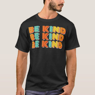 Camiseta Womens Be Kind Letter Print in Lights VNeck