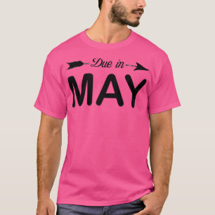 Camiseta Womens Due In May Pregnant Mom Essentials Pregnanc