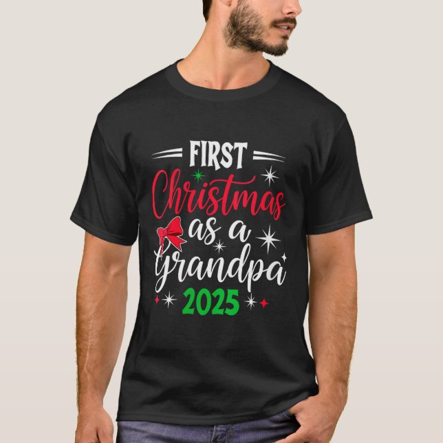 Camiseta Womens Funny First Christmas As Grandpa 2025 Match (Anverso)
