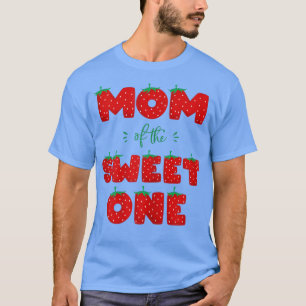 Camiseta Womens Mom of The Sweet One Strawberry Birthday Be