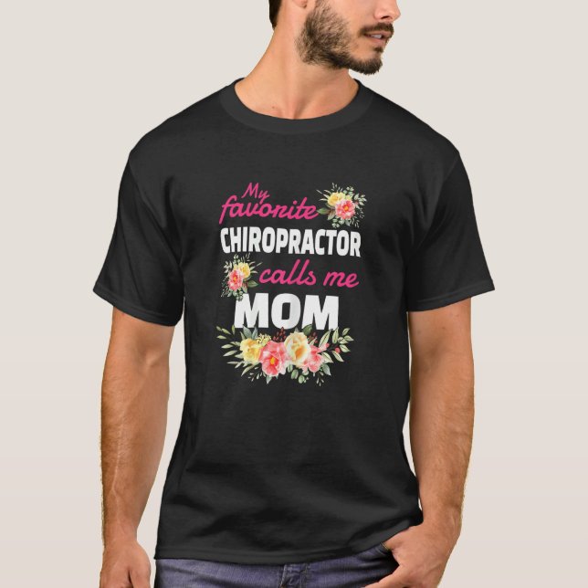 Camiseta Womens My Favorite Chiropractor Calls Me Mom (Anverso)