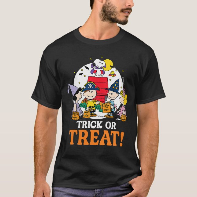 Camiseta Womens Peanuts Halloween Trick Or Treat moonlight  (Anverso)