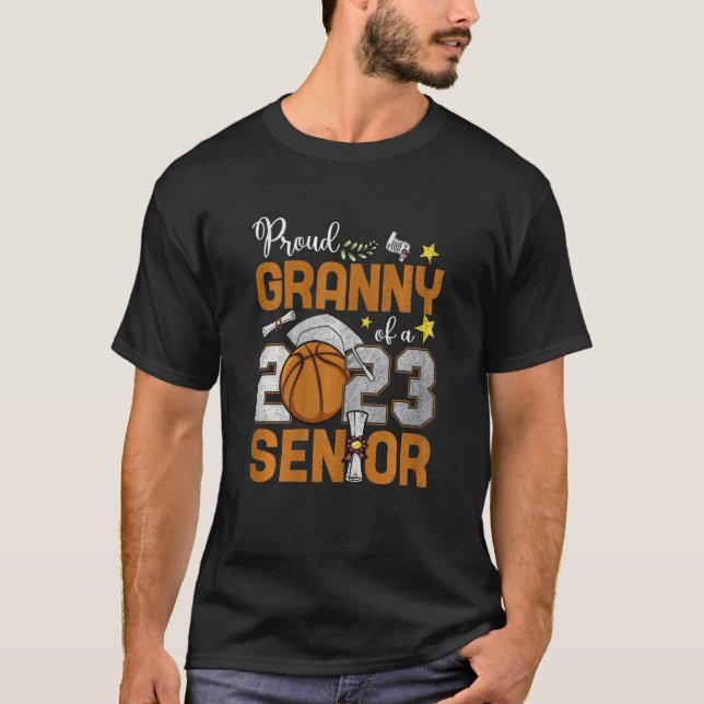 Camiseta Womens Proud Granny Of A 2023 Senior Basketball Gr (Anverso)