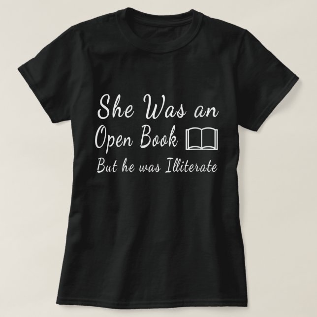 Camiseta Womens She Was an Open Book But he was Illiterate  (Diseño del anverso)