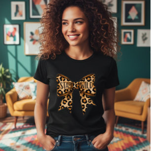 Camiseta Women's Stay Wild T-Shirt, Leopard Bow Print