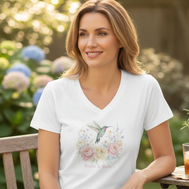 Camiseta Women's T-Shirt – Botanical Hummingbird & Flowers (Inspirational Pastel Floral Hummingbird tshirt
)