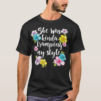 Camiseta Womens Uterus She Was Kinda Cramping My Style Gif