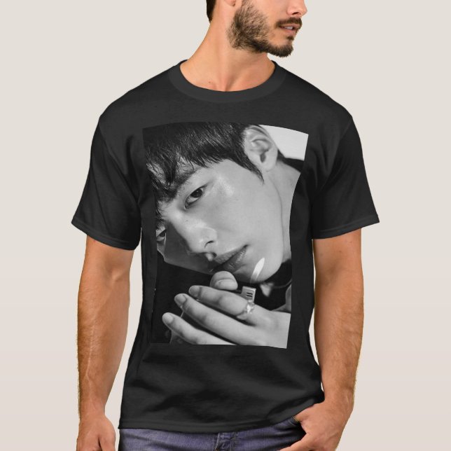 Camiseta Woo do hwan black y whi (Anverso)