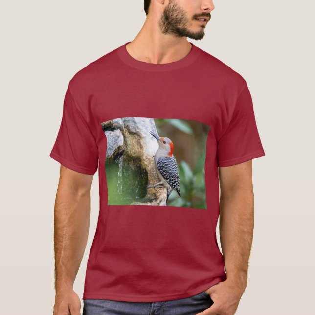 Camiseta Woodpecker Bird Design Logo – Nature’s Rhythm in  (Anverso)