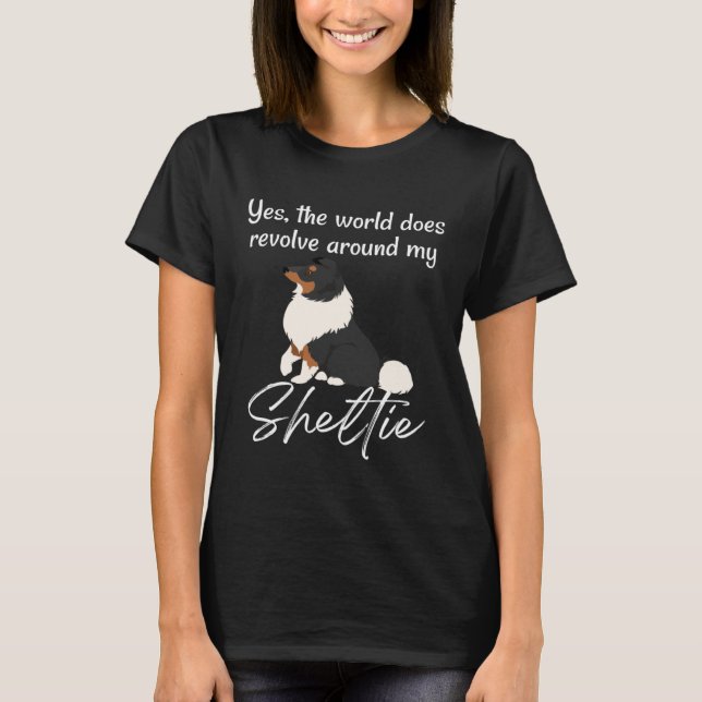 Camiseta World Revolves Around TRI Sheltie Cute Sheltie Mom (Anverso)