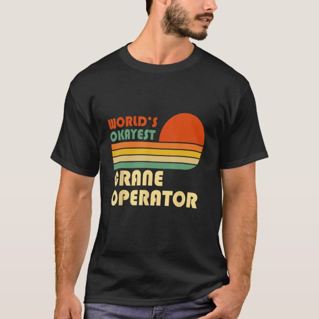 Camiseta World s Okayest Crane Operator  Retro (Anverso)