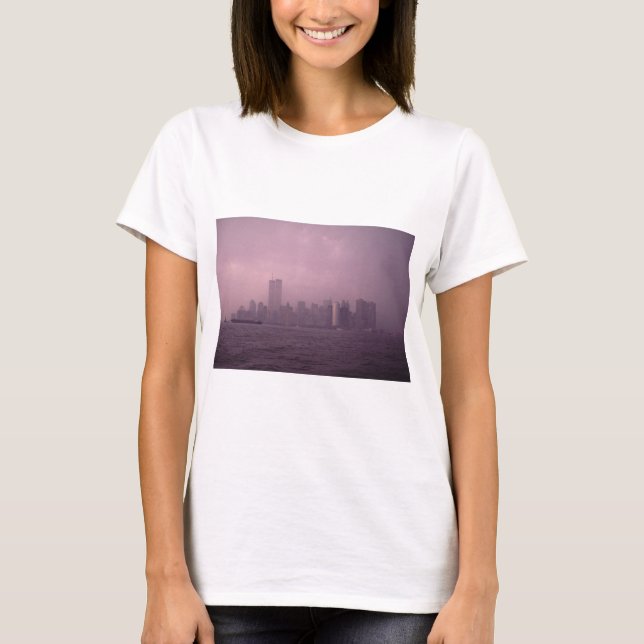 Camiseta World Trade Center Y Manhattan Skyline In Fog. (Anverso)
