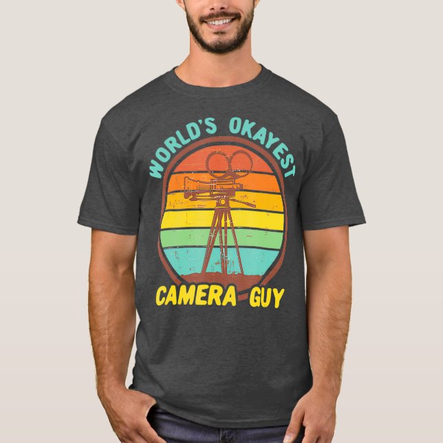 Camiseta Worlds Okayest Camera Guy Funny Retro Filmador (Anverso)