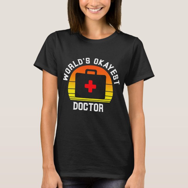Camiseta Worlds Okayest Médica Funny Medical (Anverso)