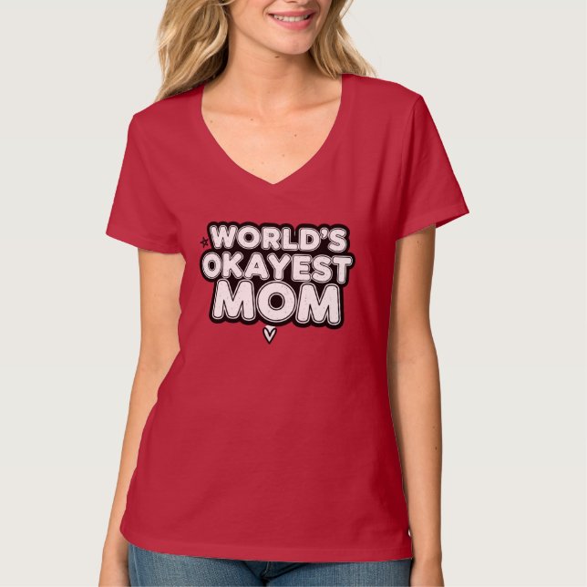 Camiseta World's Okayest Mom Funny Sarcastic T-Shirt (Anverso)