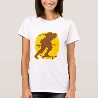 Camiseta WWII que anda en monopatín