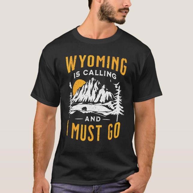 Camiseta Wyoming Está Llamando Y Debo Ir De Vacaciones 2022 (Anverso)